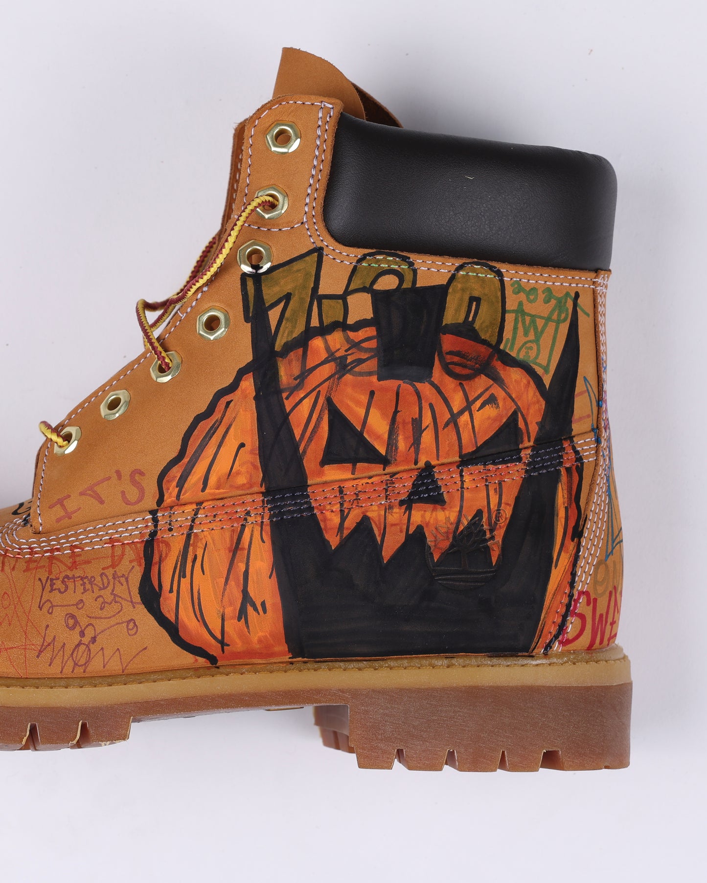 HAND DRAWN PUMPKIN TIMBERLANDS
